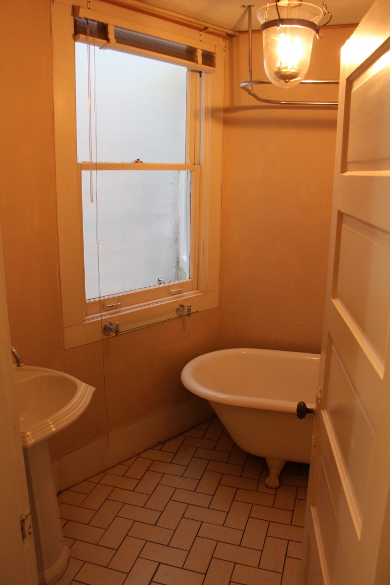 Gibbard Block clawfoot tub